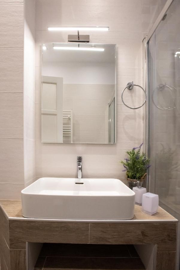 Blue Ark Lavish Sauna Suite أثينا المظهر الخارجي الصورة